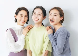 梅雨の服装に悩む大人女性へ！快適コーデ術
