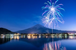 花火大会を快適に楽しむ！大人のおしゃれコーデ術