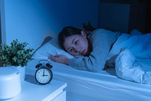 夜、寝たいのに眠れない原因はこれかも！？ 