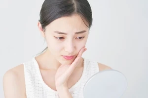 その顔の左右差、NG習慣が原因かも！？