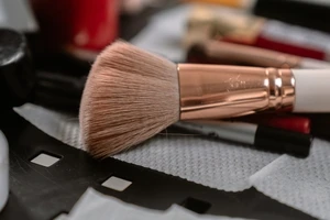 メイクが老け見え？コスメより先に道具をチェック