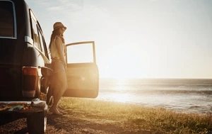 ドライブに！大人女性の車内必需品リスト